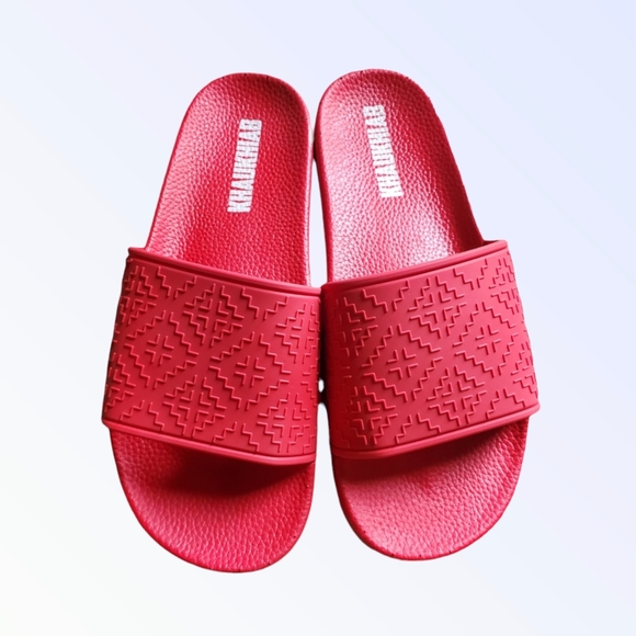Hmong Red Diamond Slides - Picture 1 of 4